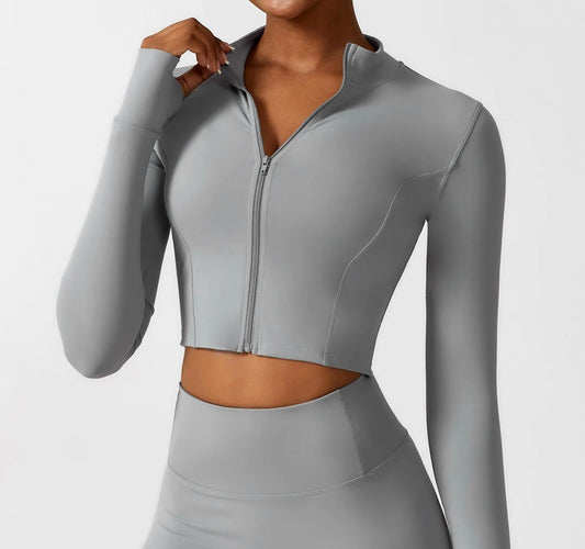 Long-sleeved jacket with solid color closure