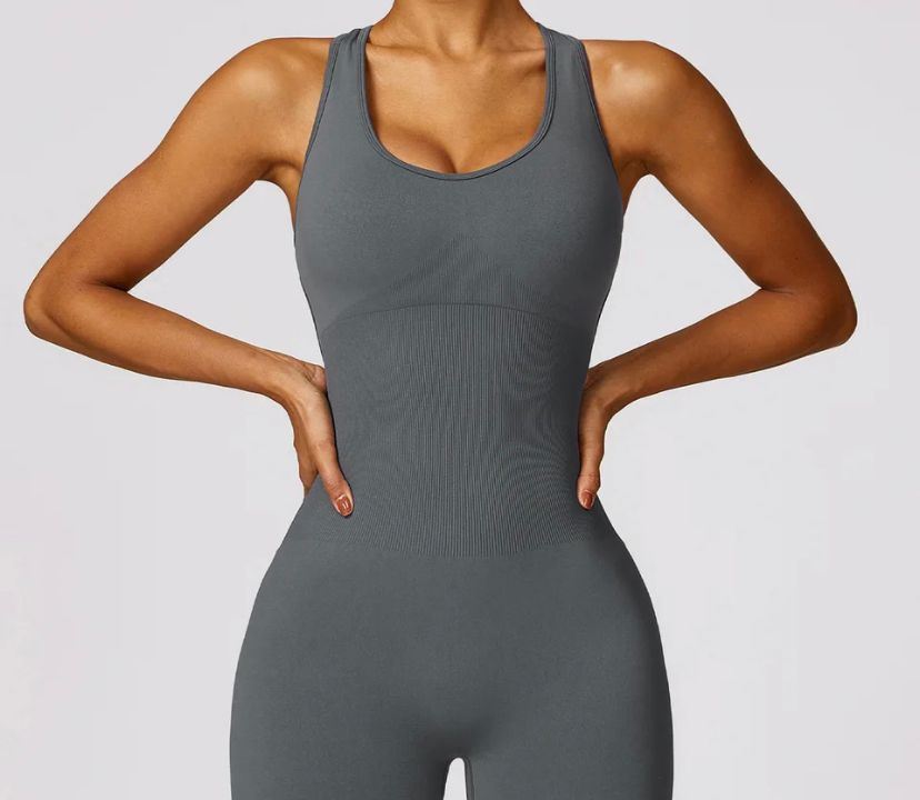 Jumpsuit with short strips in one color Push Up